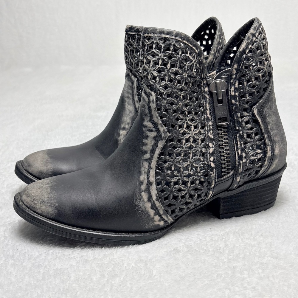 Circle G Black Distressed Leather Laser Cut Ankle Booties Side Zip Boots Size 10